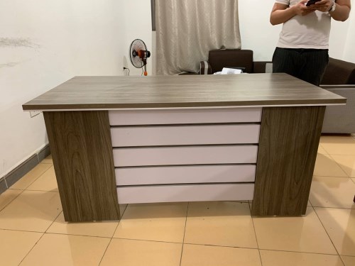 Bàn giám đốc 1m6x0.8 màu 2862+trắng Bàn giám đốc 1m6x0.8 màu 2862+trắng