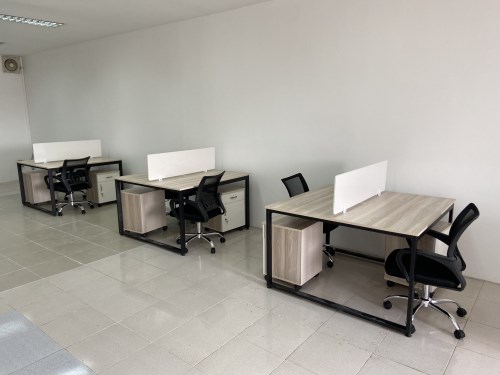 Bàn cụm 1m2x1m2 kèm vách Bàn cụm 1m2x1m2 kèm vách