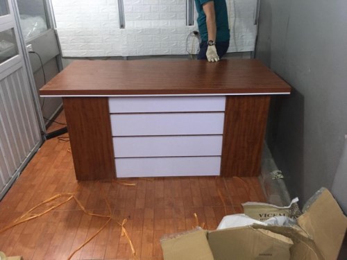 Bàn giám đốc 1m4x0.7 chân gỗ Bàn giám đốc 1m4x0.7 chân gỗ