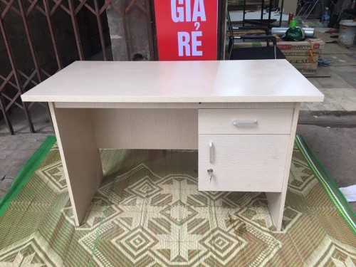Bàn làm việc chân gỗ 1m2x0.6 có hộc Bàn làm việc chân gỗ 1m2x0.6 có hộc