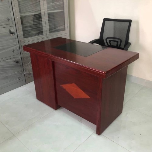 ban-giam-doc-son-pu-1m2x0-6