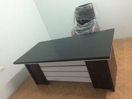 Bàn giám đốc đen 1m6x0.8 Bàn giám đốc đen 1m6x0.8